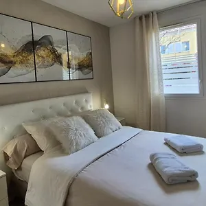 A 500 Mètres Des Plages Et Du Port Du Brusc, Les Terrasses Des Embiez Avec Piscine Et Appartement